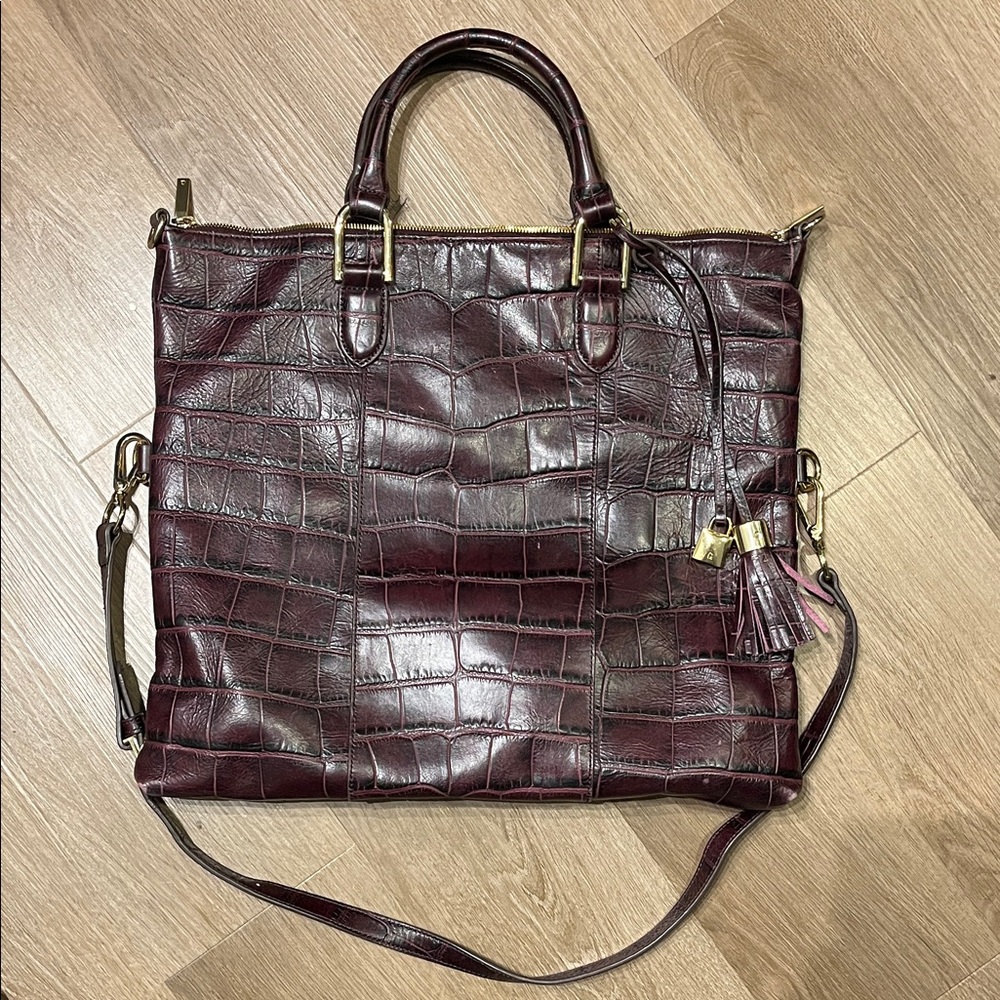G.I.L.I Elegant Crocodile-Embossed Burgundy Tote Bag